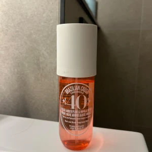 Sol de Janeiro 40 - 240 ml. Andra bilden visar mycket det är kvar. 