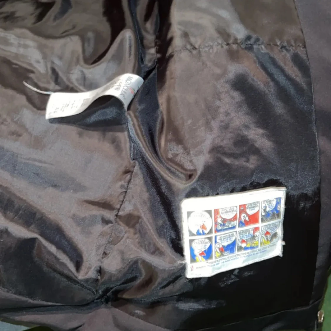 Svart Moncler pufferjacka med huva - 2