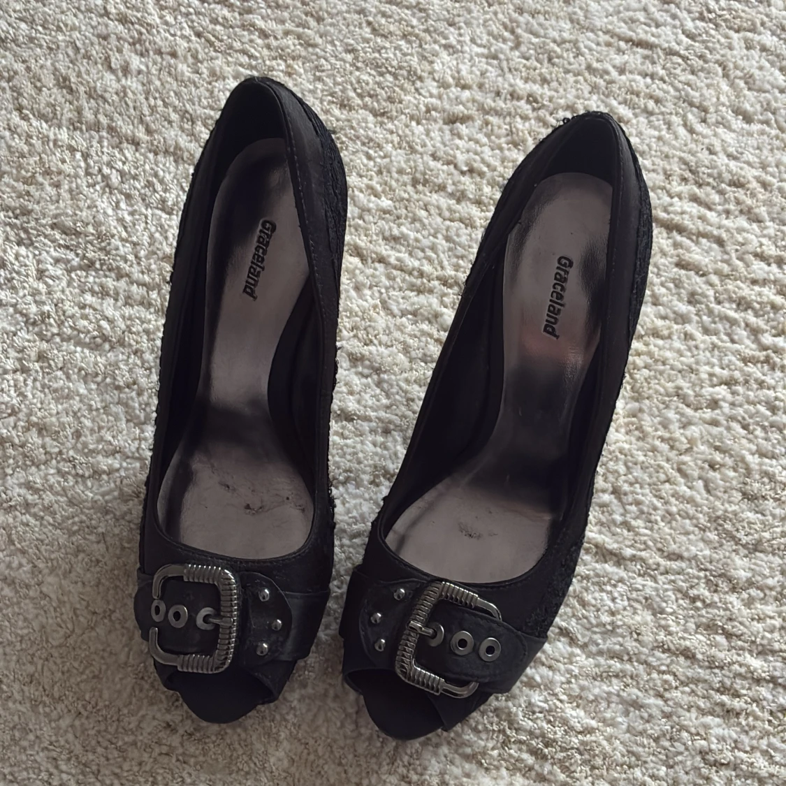 Svarta pumps med spänne från Graceland - 2
