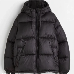 Hm dunjacka mörkgrön - varm och skön vinter jacka från hm storlek XS som ny pris kan diskuteras