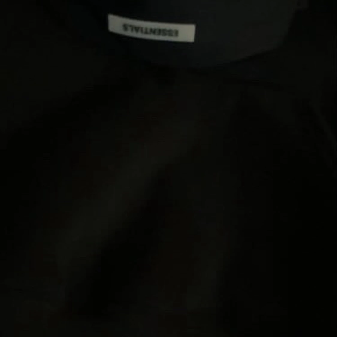 Svart Essentials hoodie  - 2