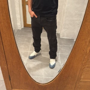 Replay jeans  - Ett par snygga byxor från Replay i storlek W32 L32 i modellen Anbbas 