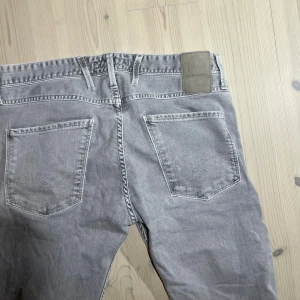 Replay anbass jeans - Replay anbass jeans | Storlek 31/32 | Mycket bra skick | Skriv till mig vid frågor eller fler bilder!📩