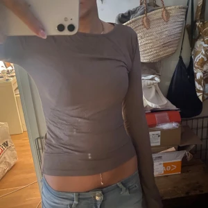 Tröja från Gina  - Tröja från Gina tricot med slits i ärmarna💕 