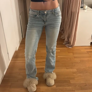 Jeans - Sitter som en smäck! Väldigt stretchiga och bekväma. 