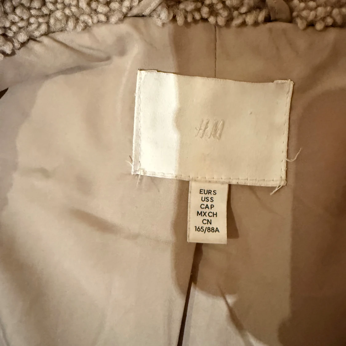 Beige teddyjacka från HM - 2