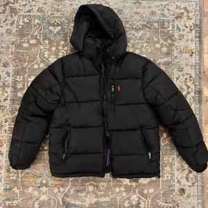 Helt ny polo jacka  - Helt ny storlek m passar även S 