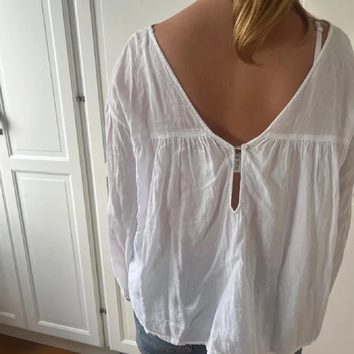 Vit blus med beoderier  - 2