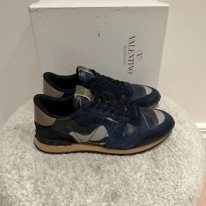 Valentino rockrunners  - Skick: 9/10 | Box ingår 
