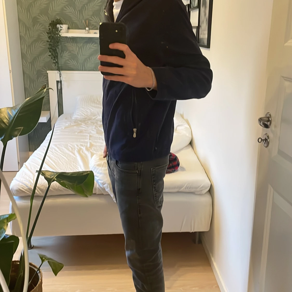 Mörkblå vindjacka med huva - 2