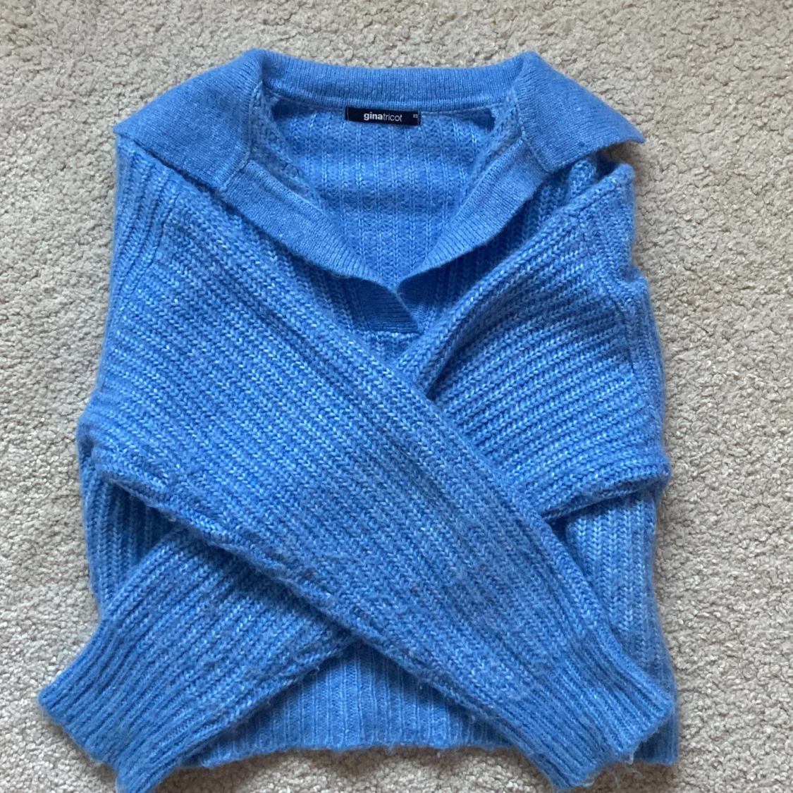 Blå stickad tröja från Gina Tricot - 1