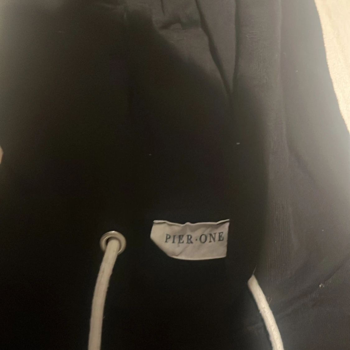 Svart hoodie från Pier One - 2