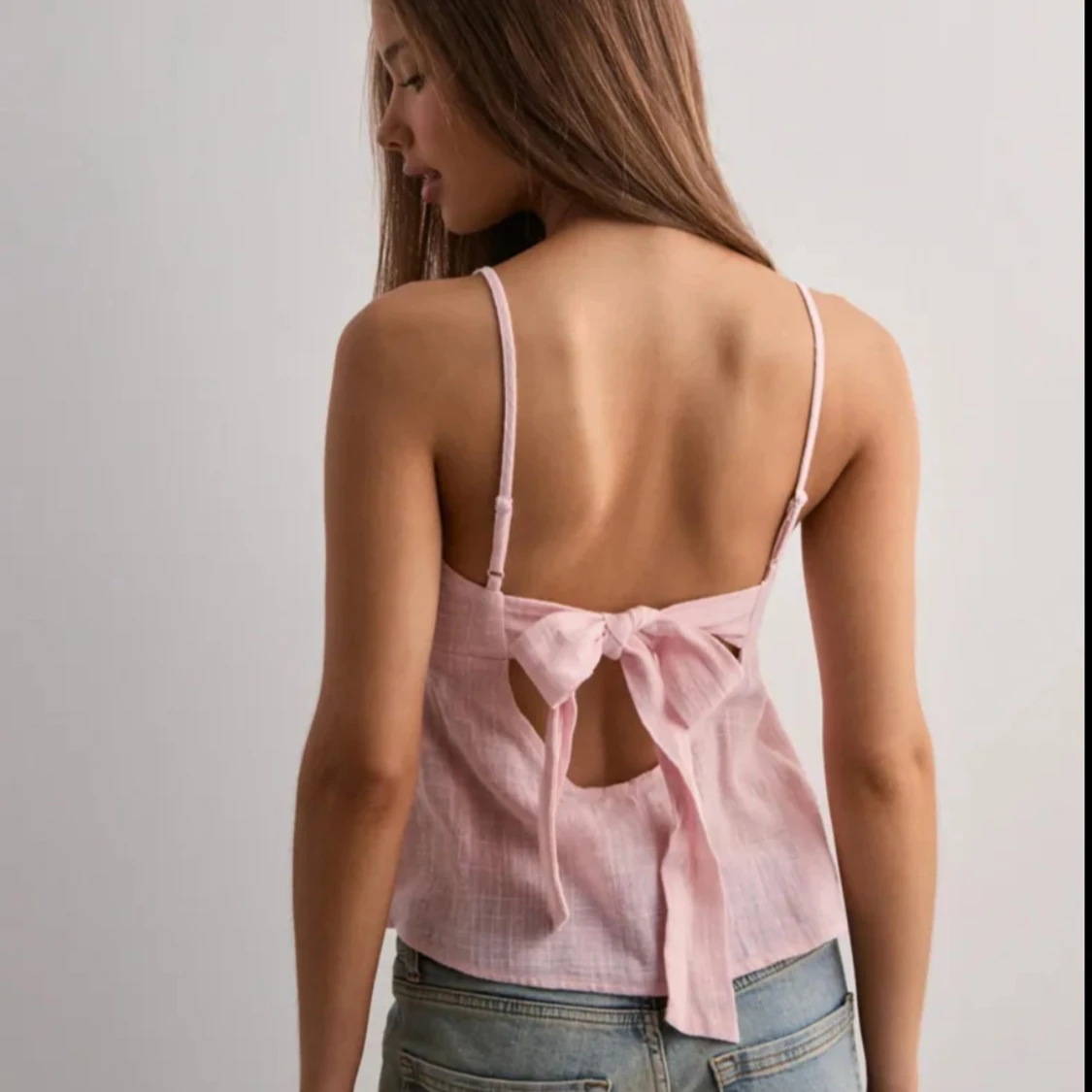 Ljusrosa linnetopp med rosett