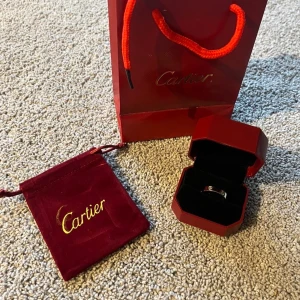 C Ring - Helt ny & Oanvänd✔️, Unisex (för tjejer & killar), Kommer med alla tillbehör 📦, perfekt present 🎁, skickas inom 1 dag 🚀, kontakta gärna för mer info☺️