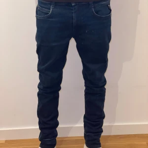 Replay Jeans - Snygga Mörkblåa Replay Jeans i storlek 150. Pris kan diskuteras vid snabb affär.