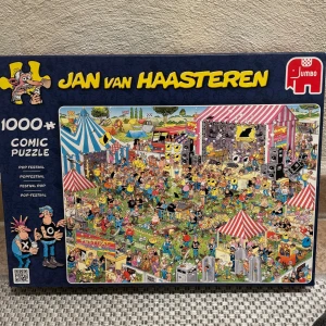 Pussel - Pussel från Jan Van Haasteren i bra skick. Kan saknas några bitar. 
