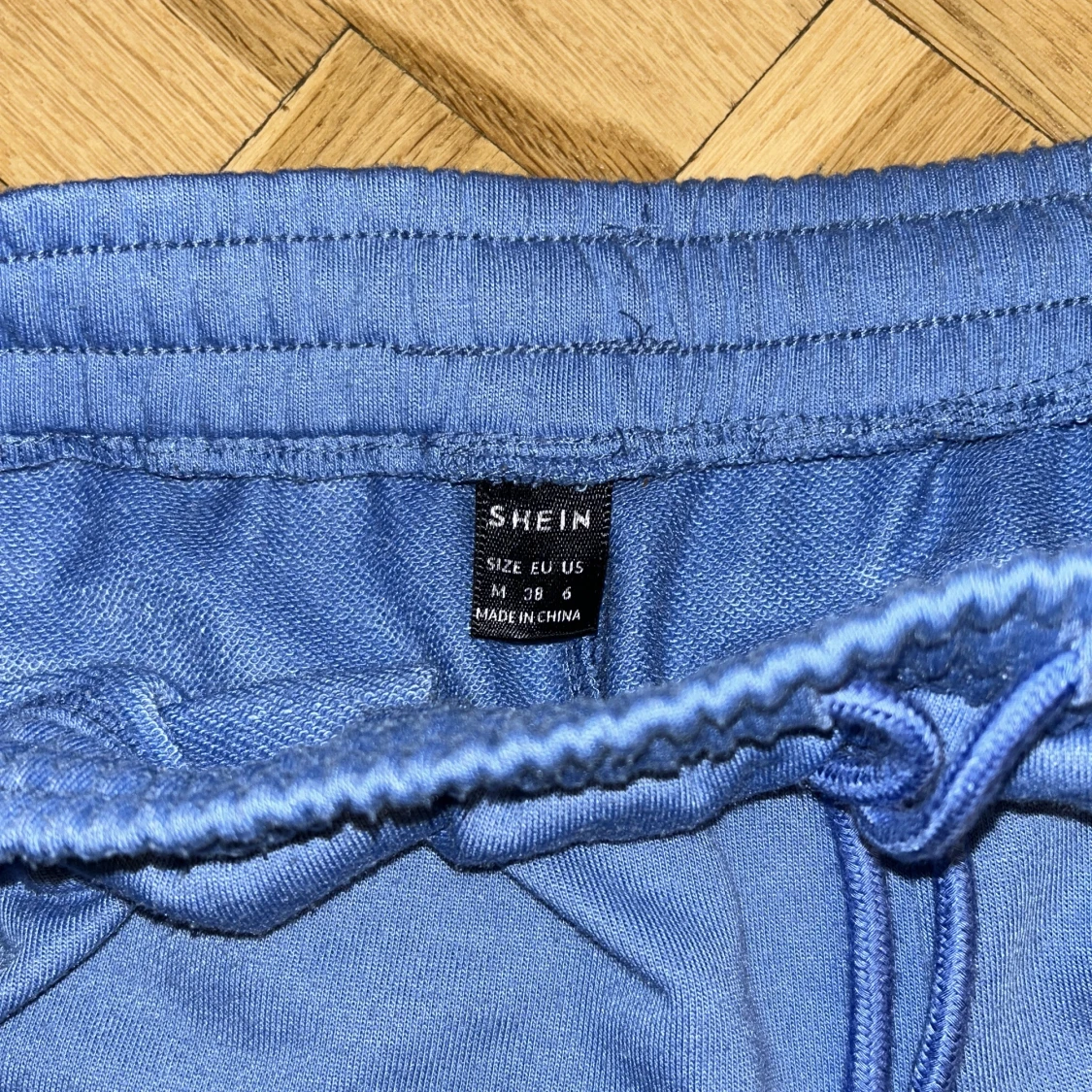 Blå shorts med snörning från SHEIN - 1