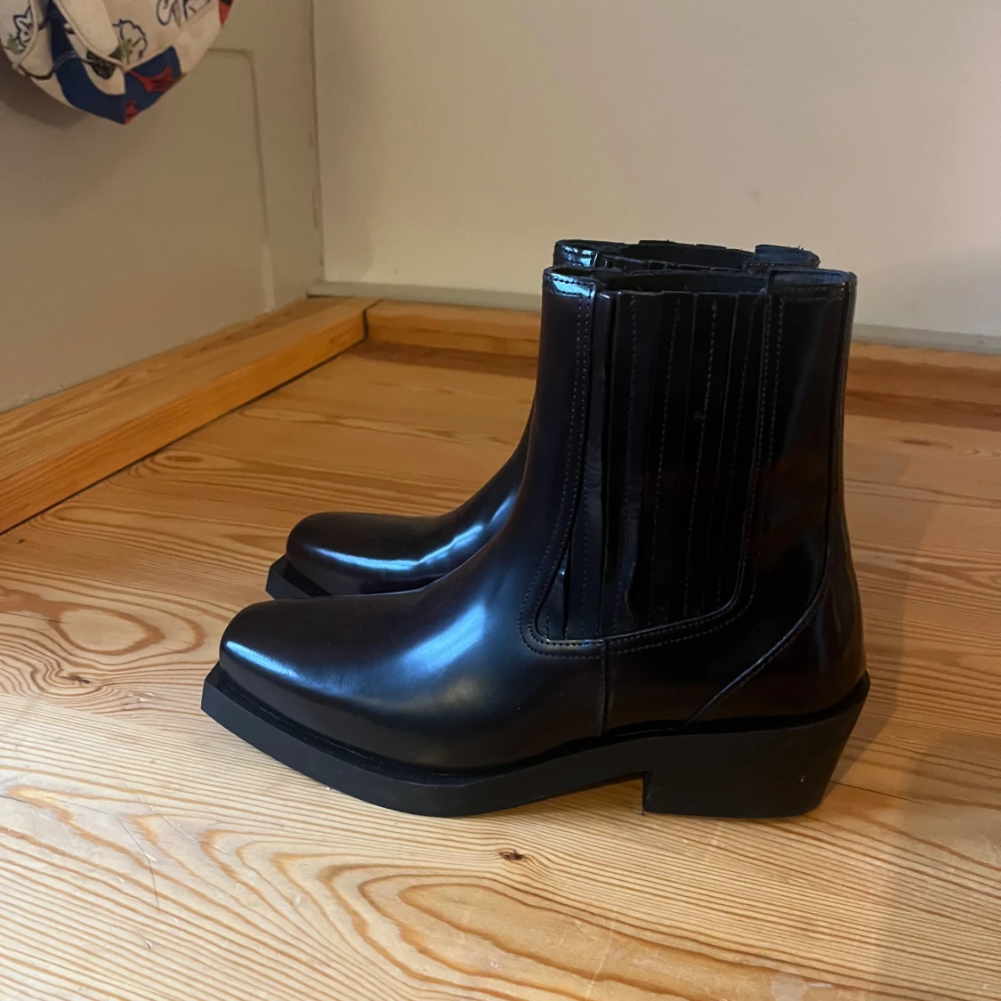 Helt nya chelsea boots i skinn, & Other Stories strl 37 - 1