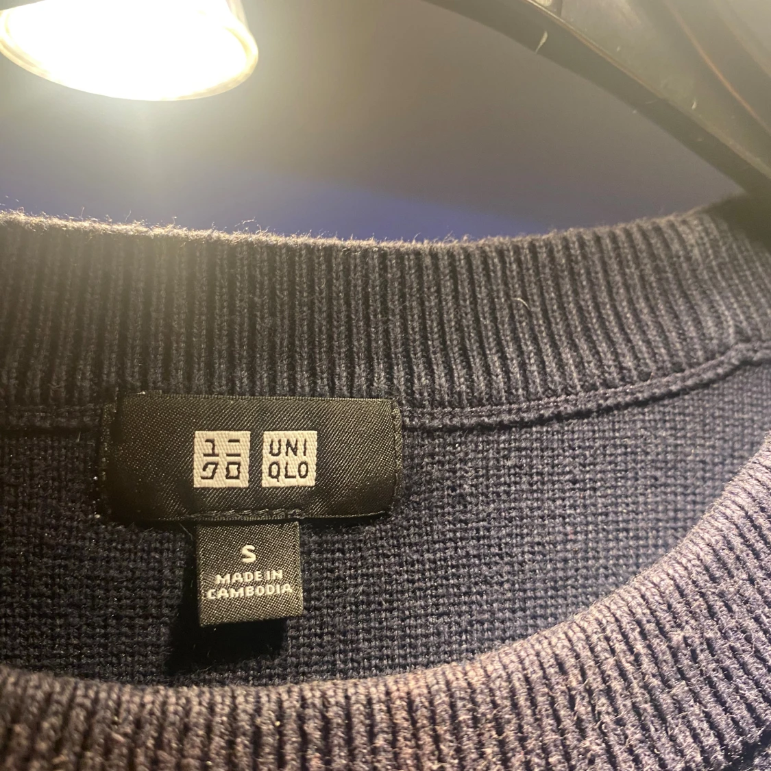 Randig mörkblå tröja från Uniqlo - 2