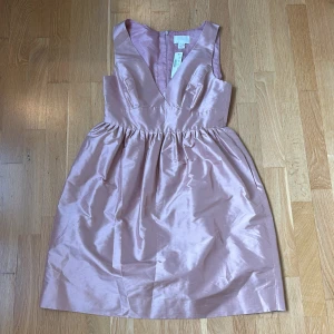 rosa klänning - superfin helt ny rosa klänning!!