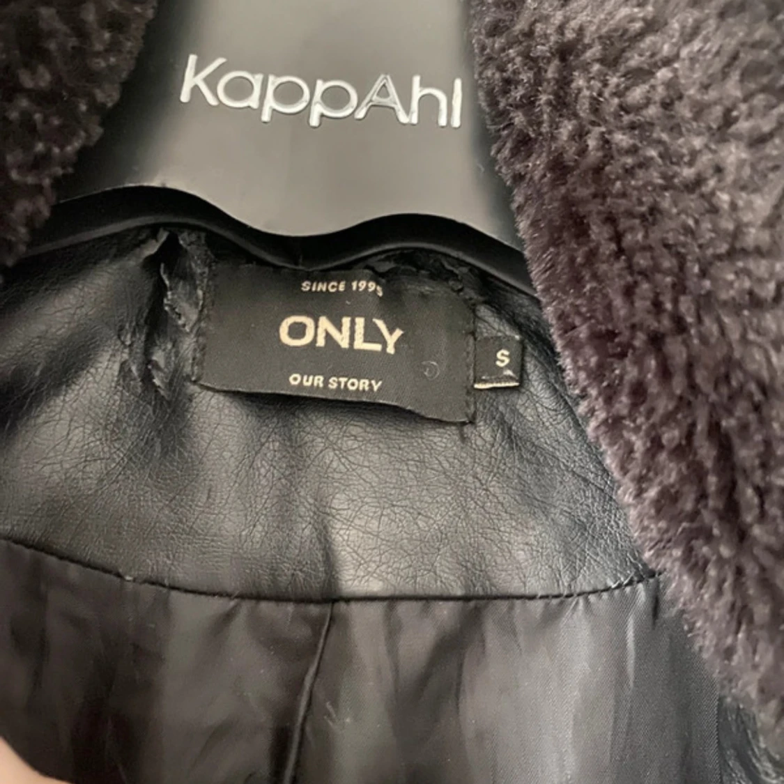 Svart pälsjacka från ONLY, stl S - 1