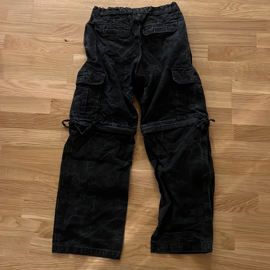 Svarta cargopants med avtagbara ben - 1