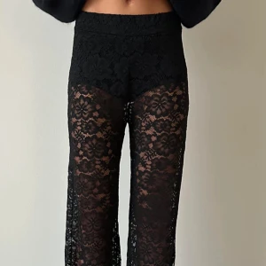 Söker!! - Söker efter dessa spetsbyxor i svart från design by si i storlek M. Villig att betala 280kr