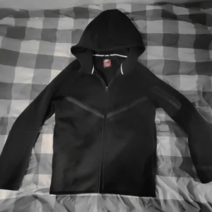 Nike tech fleece - Passa inte så bra, andvänd några gånger men i bra skick