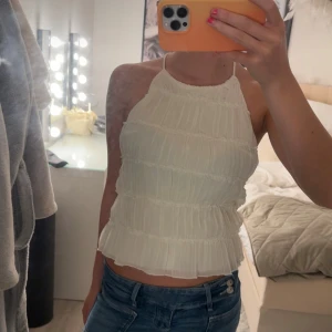Gina topp - Super snygg och populär topp från Gina 💕helt slutsåld och aldrig använd 🥹💕den har öppen rygg💕storlek m men passar s-xs också 