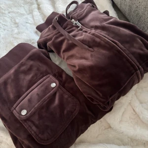 Brunt juicy sett  - Nytt skick, säljer då det inte är min stil🥰 ge prisförslag☺️