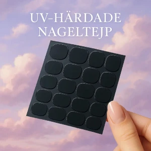 UV-sticky tabs (1 Ark) - Få salongshållbarhet hemma! 💅 UV Sticky Tabs ger extra stark fästning för dina press-on naglar. Perfekt när du vill att naglarna ska sitta säkert längre men ändå vara enkla att ta bort. 	•	1 ark (24 st tabs i olika storlekar) 	•	Enkel applicering med UV-lampa 	•	Passar alla nagelformer
