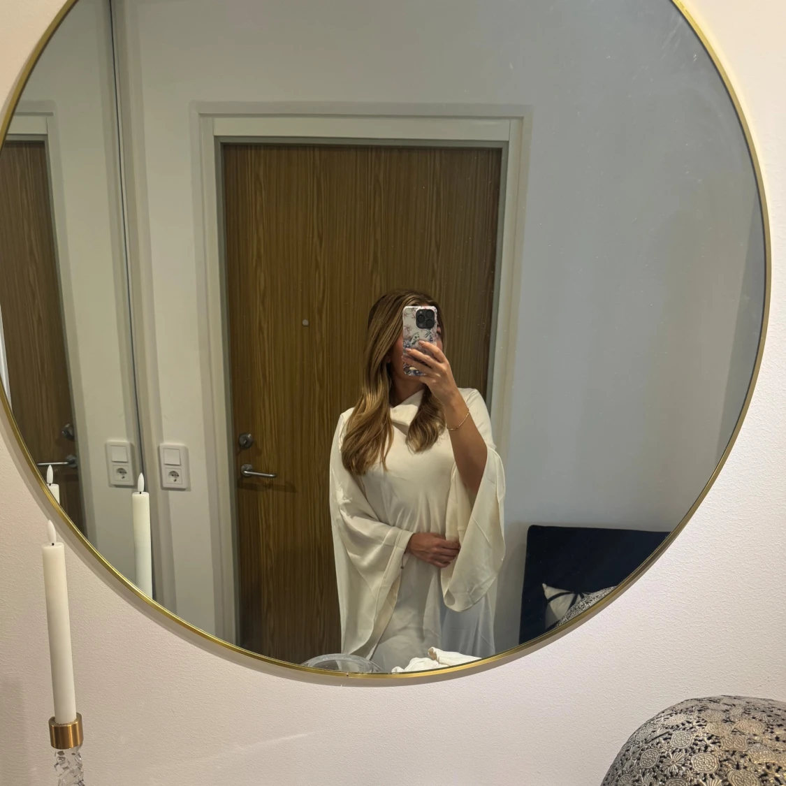 Champagnefärgad sating klänning från MNG NY