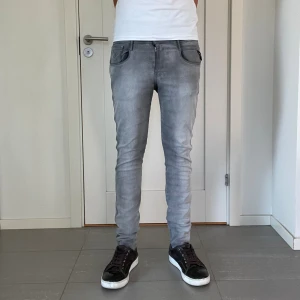 Replay Anbass jeans  - Säljer nu dessa Replay Anbass jeans, W30 o L32, skriv för fler bilder/frågor🙌🏼