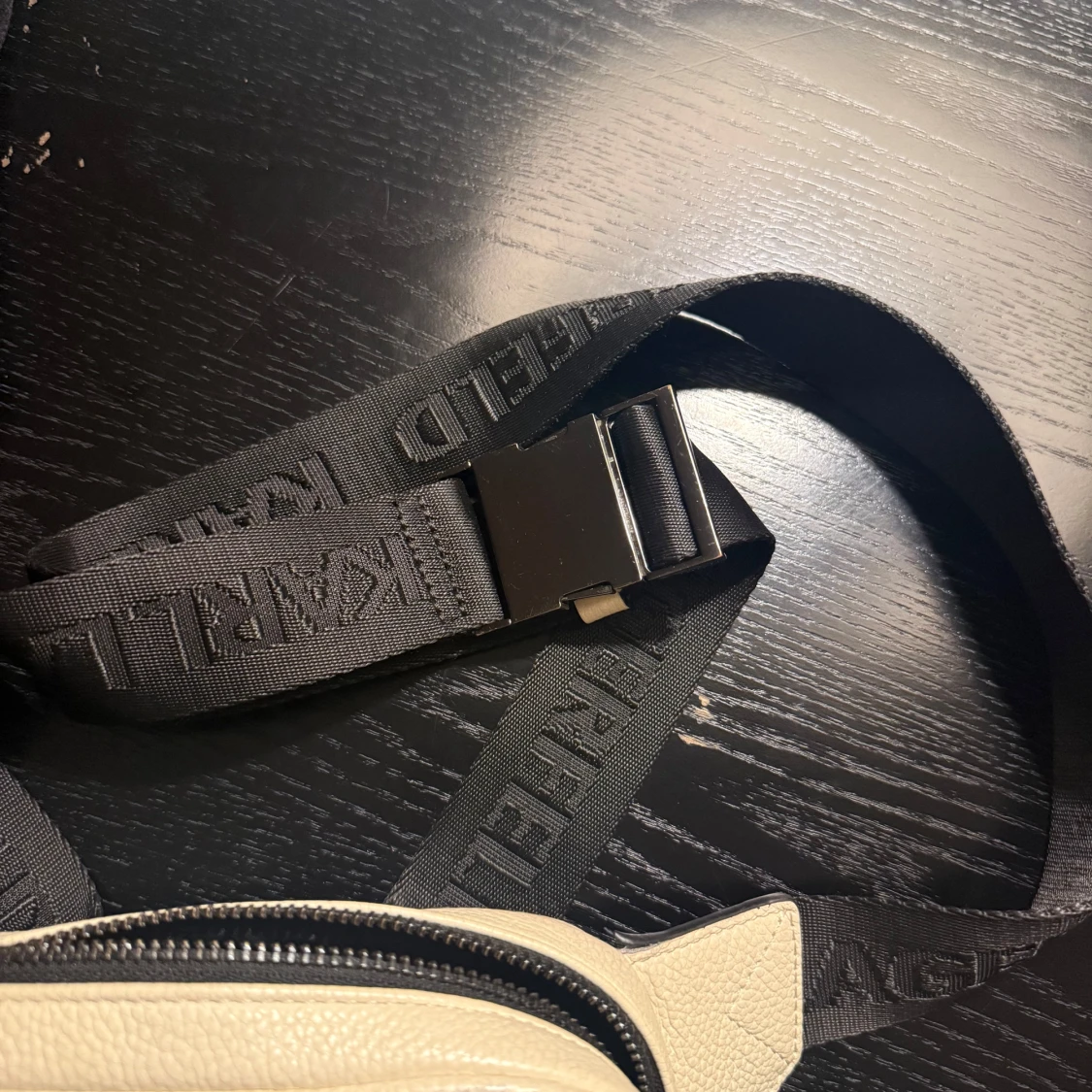 Beige väska från Karl Lagerfeld - 1