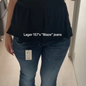 Blå Blaze jeans från Lager 157 - Snygga blå jeans från Lager 157, modell Blaze och Strl 42. Säljer pågrund av att dom inte passade mig så de är oanvända! Dom är även jättefina och populära❤️🙂