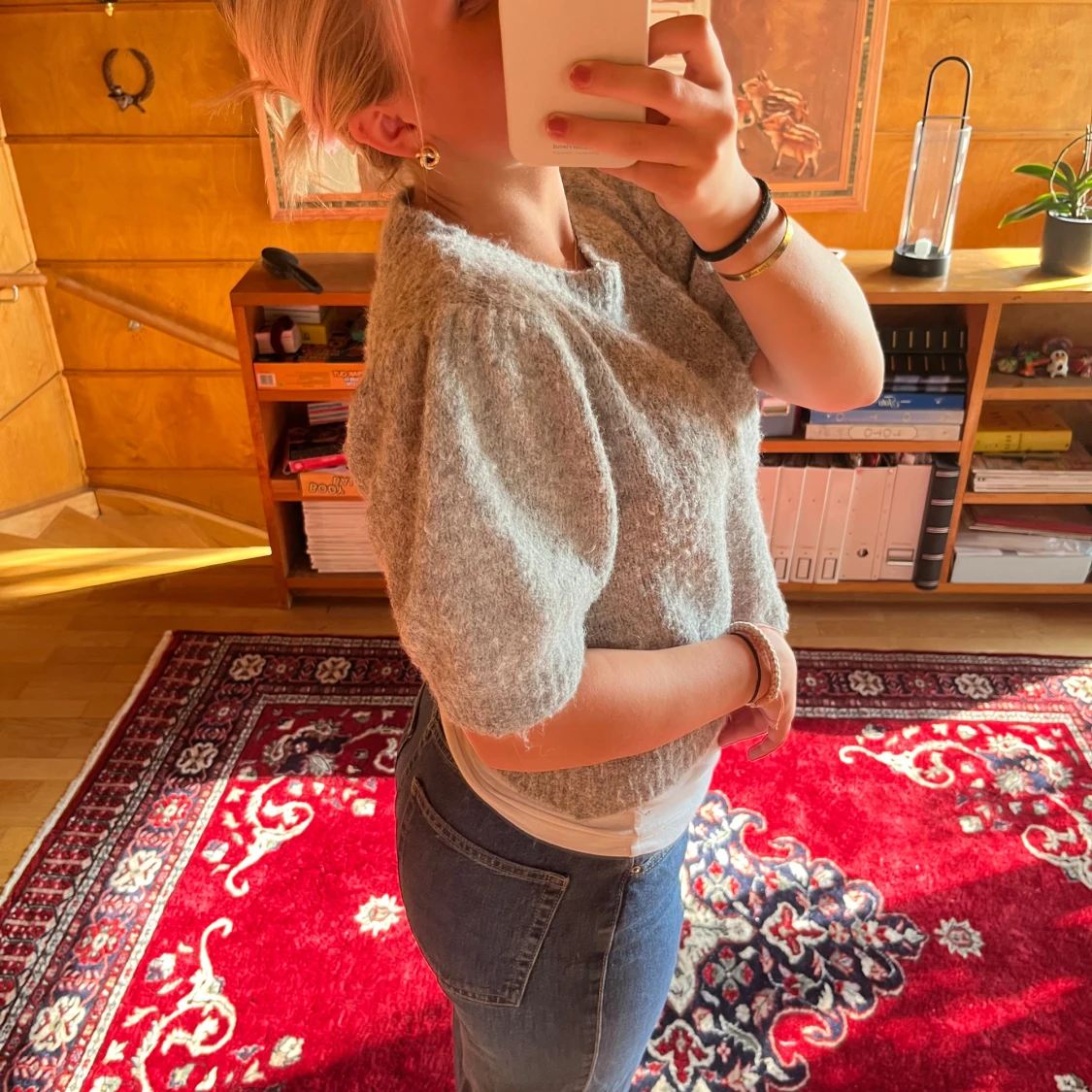 Grå stickad kortärmad tröja - 1