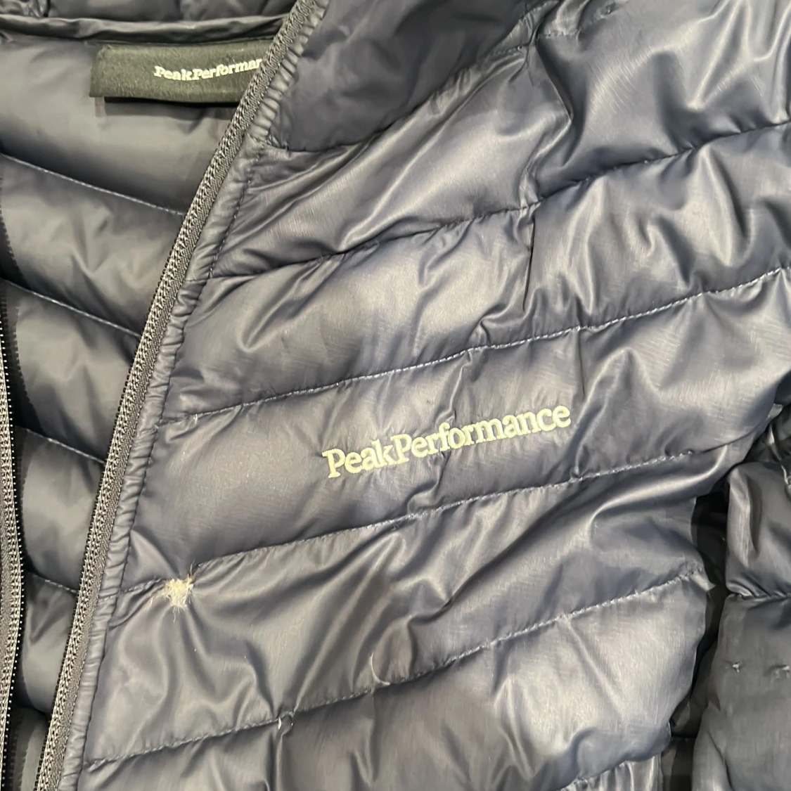 Svart dunjacka Peak Performance - 1