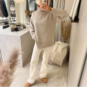 Beige polotröja  - Perfekt inför hösten!