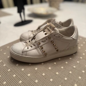 Valentino skor - Super fina säljer pga att de är förstora. St 36❤️skriv för mer info❤️‍🔥