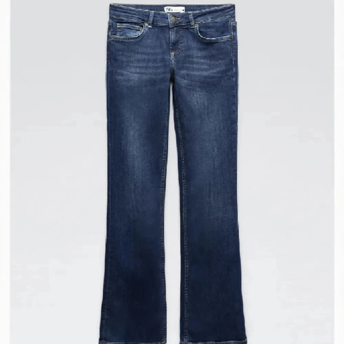 Blå bootcut jeans från Zara
