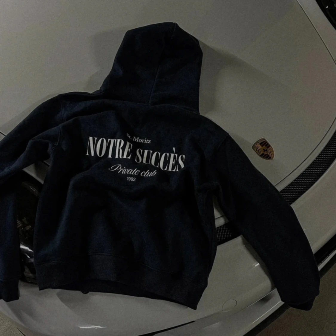Marinblå Notre Succès hoodie med tryck - 2