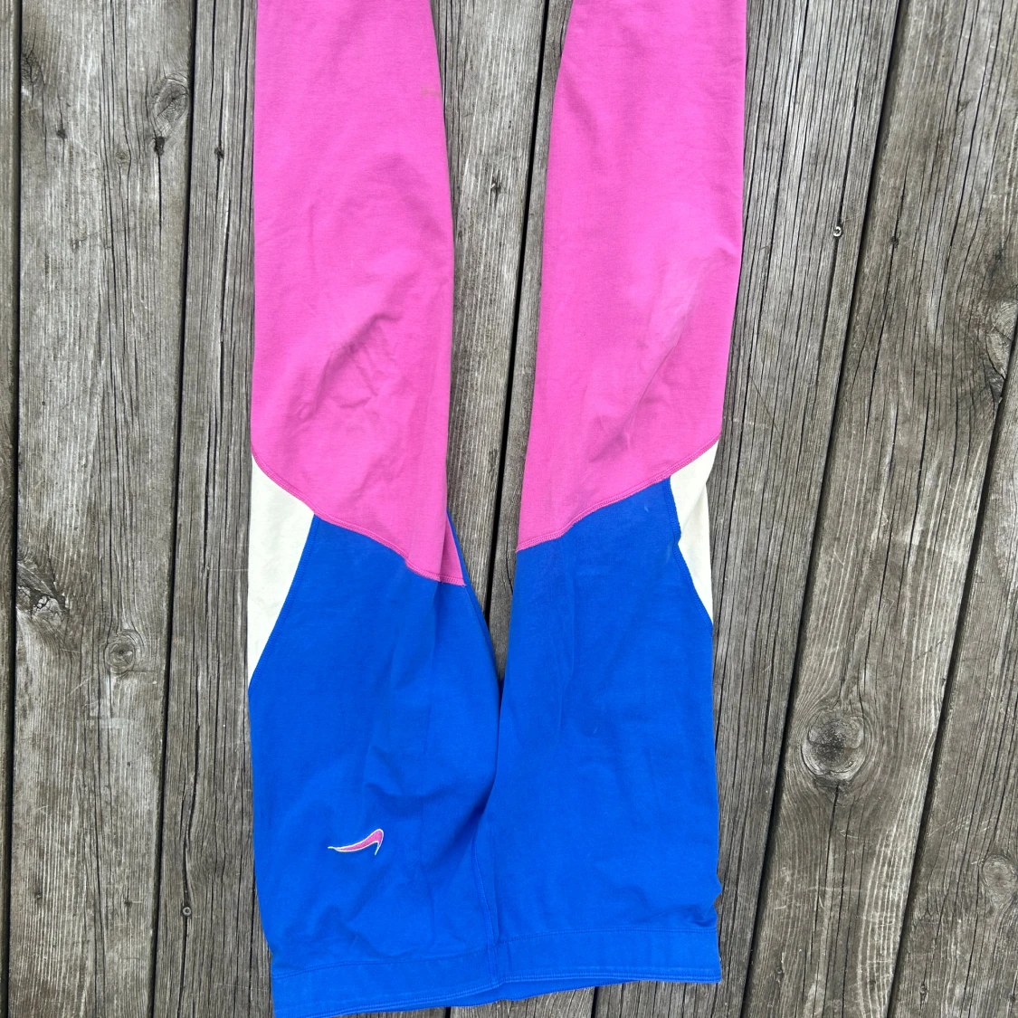 Nike färgglada leggings i blå och rosa