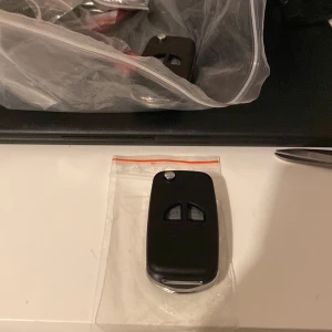 Promgrameringsbar bilnyckel - Bilnyckel funkar att programmera till diverse bilar 