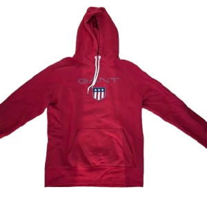 Röd hoodie från GANT - En fin röd Gant hoodie utan defekter.