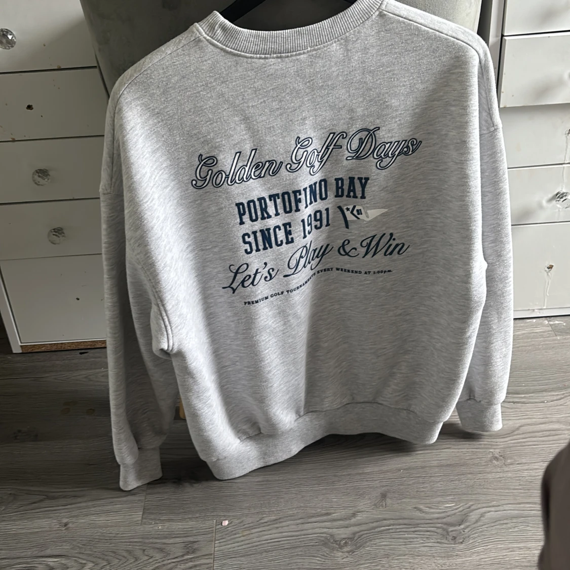 Grå sweatshirt  - 1