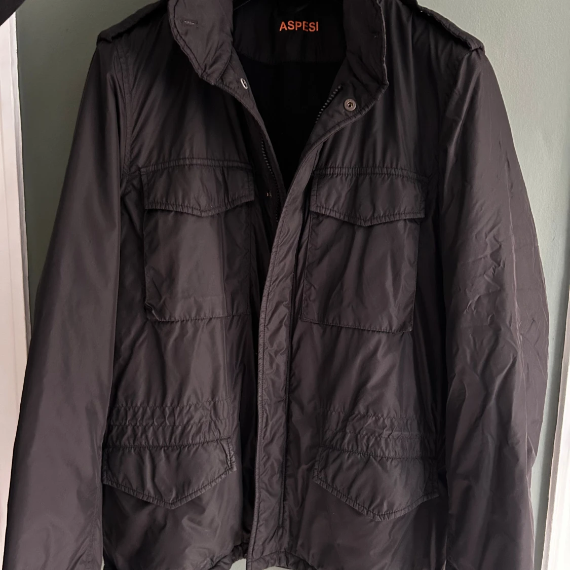 Svart vindjacka från Aspesi, M