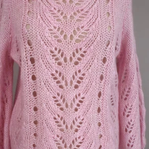 Slutsåld tröja h&m - Stickad tröja från hm Bra skick och super fin Säljer pga att den inte får någon användning💗