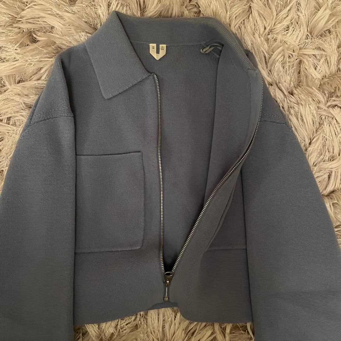 Ljusblå croppad overshirt från ARKET - 4