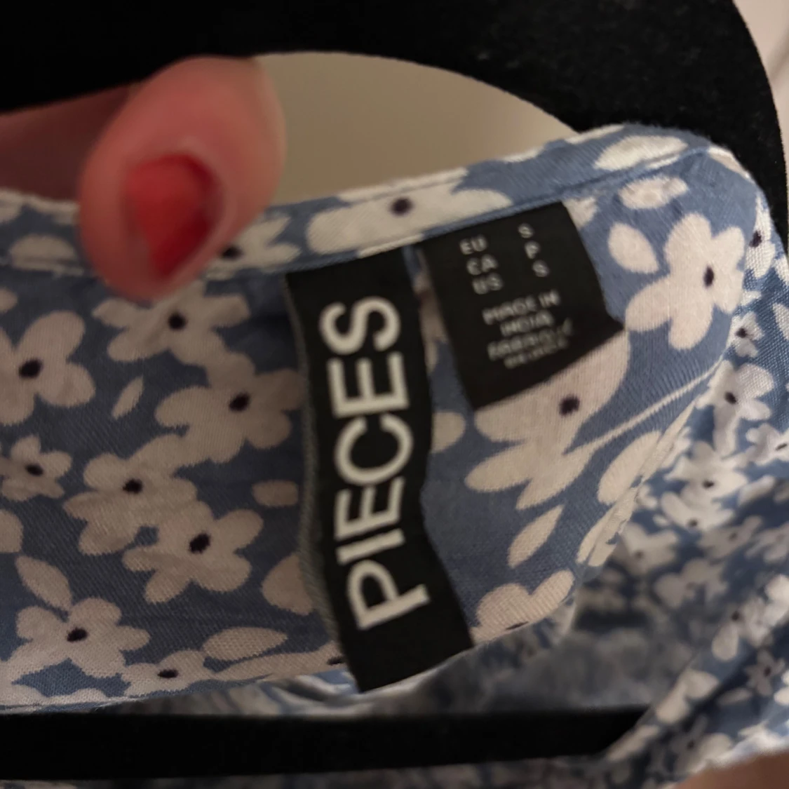 Blommig omlottklänning från Pieces - 2