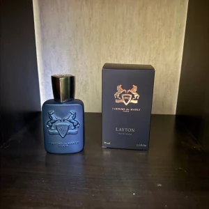 Pdp Layton 75ml(ny) - Bra parfym från pdp som tyvärr inte passar mig riktigt, spontant köpt online för cirka en vecka sedan, max 10-15 sprays! Bara förvarats i kartongen och i mörker.